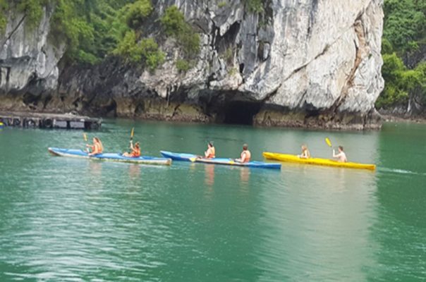 Kayak in Cat Ba