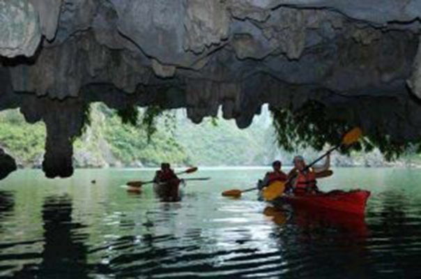 Kayak in Halong bay 300x200 1