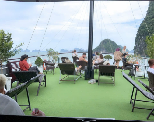 Sundeck halong day cruise