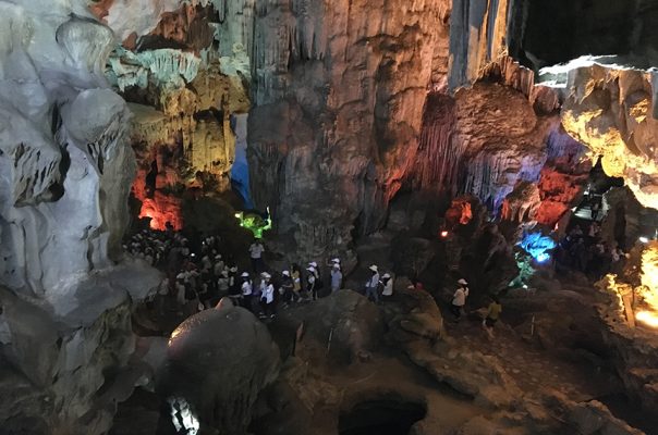 Thien Cung cave