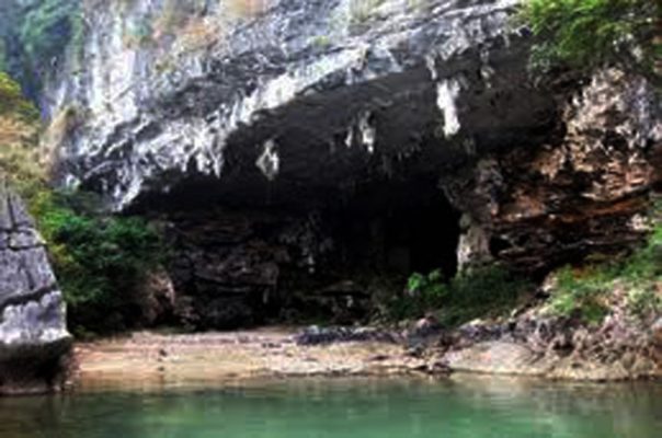 Trinh Nu cave